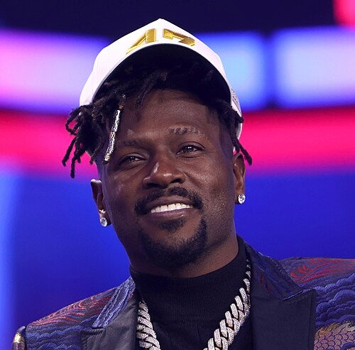 🚨 EXCLUSIVE: Antonio Brown Posts $25K Bond, Walks Out of Miami Jail—But House Arrest and GPS Tether Await in High-Stakes Attempted Murder Case